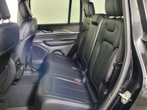 Used 2023 Jeep Grand Cherokee Limited image 31