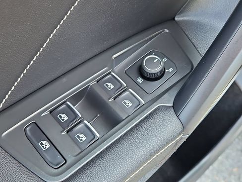 Used 2022 Volkswagen Tiguan SE AWD/4WD image 25