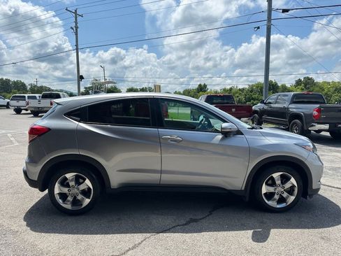 Used 2017 Honda HR-V EX image 9