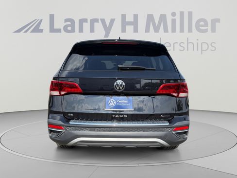 Certified 2023 Volkswagen Taos SE w/ Panoramic Sunroof Package AWD/4WD image 4
