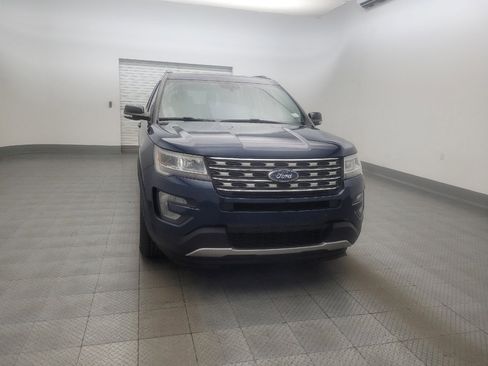 Used 2017 Ford Explorer XLT w/ Equipment Group 202A FWD image 14