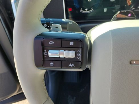 Certified 2025 Hyundai Santa Fe SEL image 25