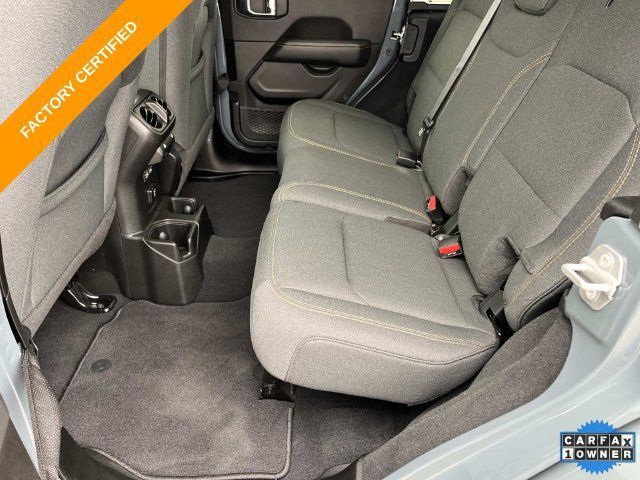 Used 2026 Jeep Wrangler Unlimited Sahara AWD/4WD image 19
