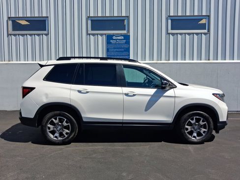 Used 2023 Honda Passport TrailSport image 9