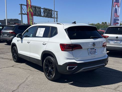 Certified 2023 Volkswagen Taos SE w/ Black Wheel Package FWD image 3