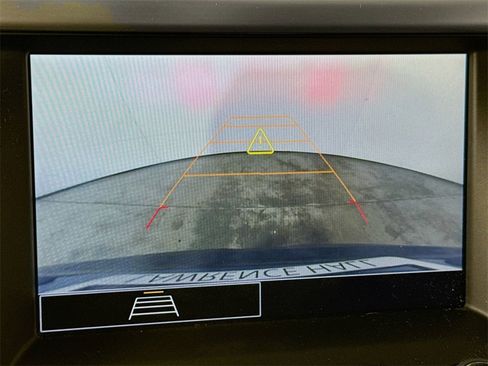 Used 2023 GMC Acadia SLE w/ Driver Convenience Package image 11