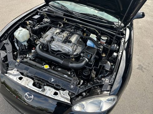 Used 2004 MAZDA MX-5 Miata LS RWD image 14