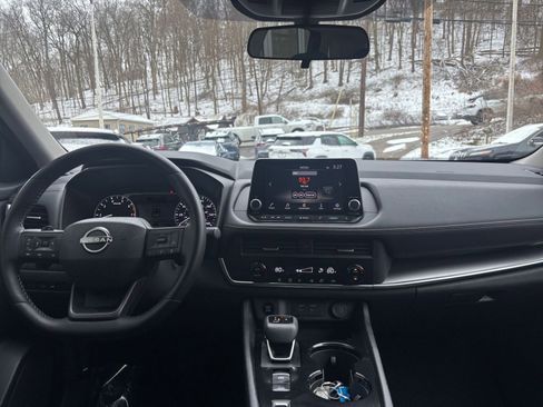 Used 2025 Nissan Rogue SV image 35