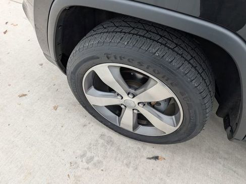 Used 2015 Jeep Grand Cherokee Limited w/ Trailer Tow Group IV image 9