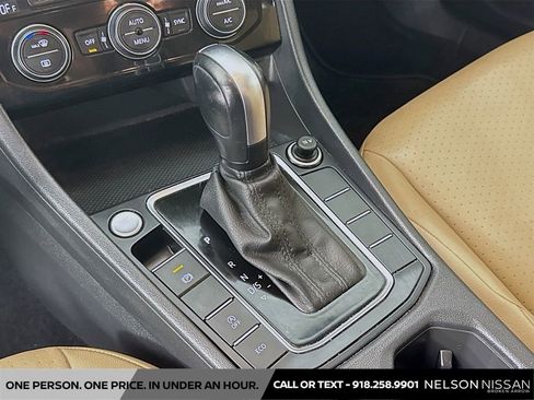 Used 2020 Volkswagen Jetta SE w/ SE Cold Weather Package FWD image 16