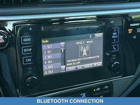 Used 2017 Toyota Corolla SE FWD image 19