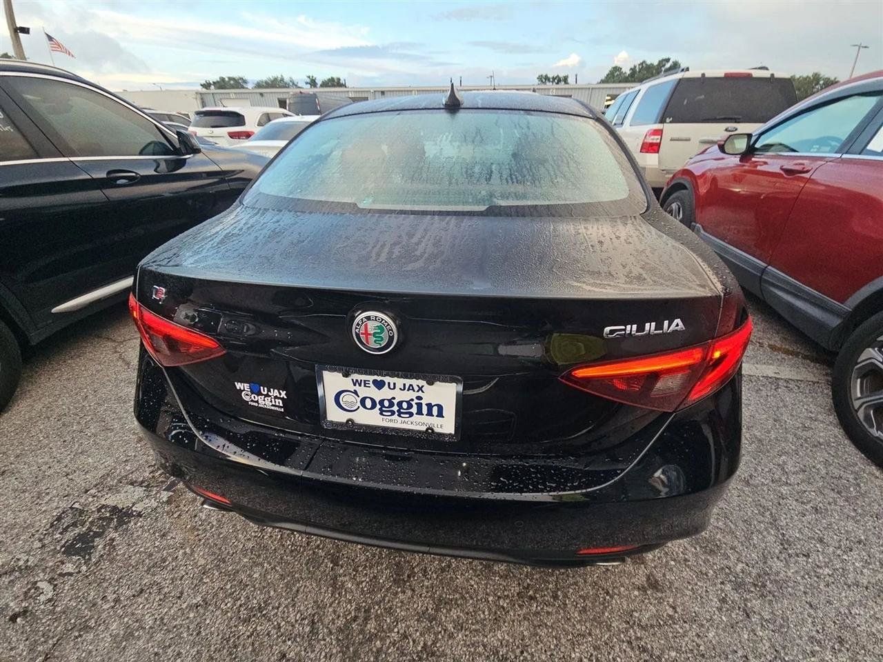 Used 2017 Alfa Romeo Giulia Ti w/ TI 19" Sport Package RWD image 5