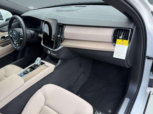 New 2026 Volvo XC90 B6 Plus w/ Protection Package Premier AWD/4WD image 31