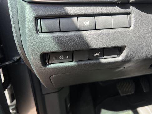 Used 2021 Nissan Rogue SV w/ Premium Package image 36