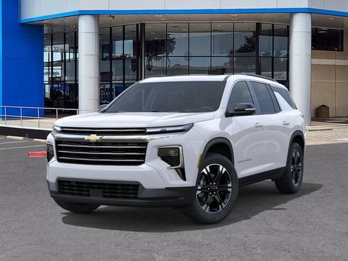 New 2027 Chevrolet Traverse LT w/ Sun and Wheel Package FWD image 6