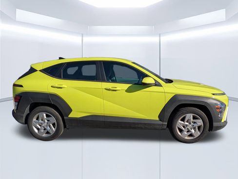 Certified 2025 Hyundai Kona SE image 3