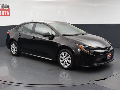 Used 2023 Toyota Corolla LE image 6