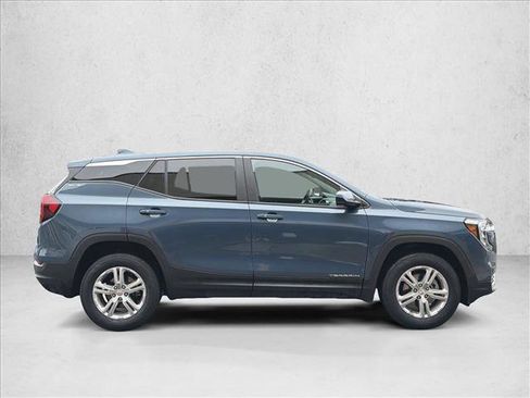 Used 2024 GMC Terrain SLE image 4