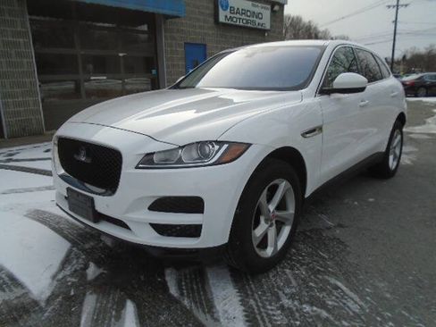 Used 2019 Jaguar F-PACE Premium image 2