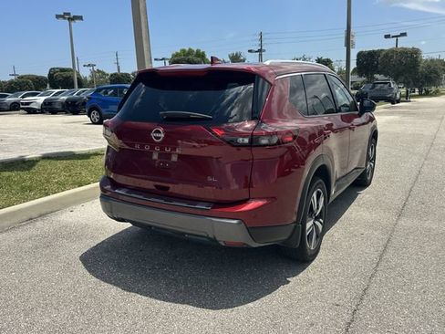 Used 2025 Nissan Rogue SL w/ SL Premium Package FWD image 7