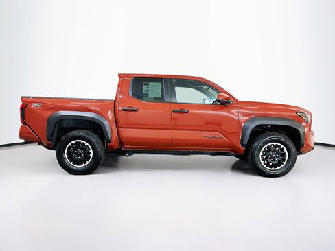 Used 2025 Toyota Tacoma TRD Off-Road image 10