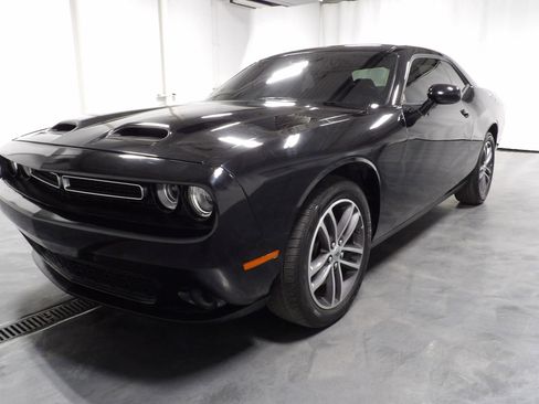 Used 2019 Dodge Challenger SXT image 3