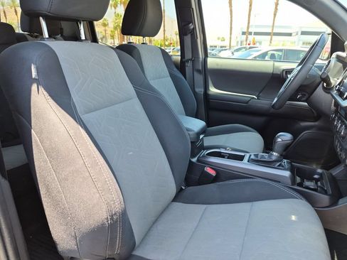 Used 2021 Toyota Tacoma TRD Sport w/ Technology Package RWD image 17