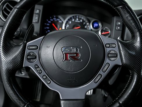 Used 2010 Nissan GT-R Premium image 27