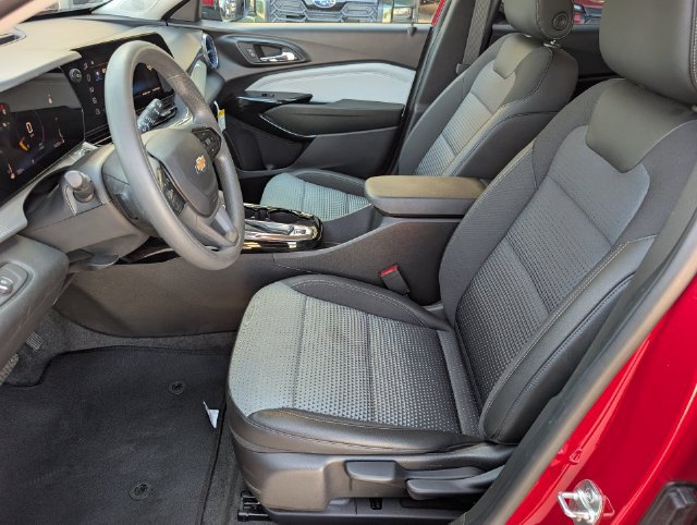 Used 2026 Chevrolet Trax LT FWD image 8