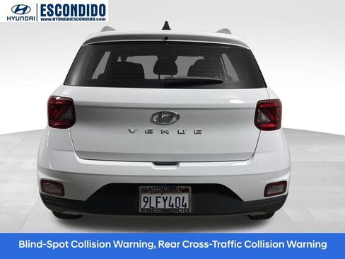Certified 2022 Hyundai Venue SEL image 4