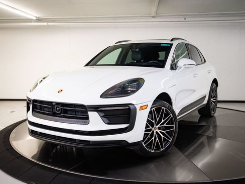 Certified 2026 Porsche Macan AWD/4WD image 1
