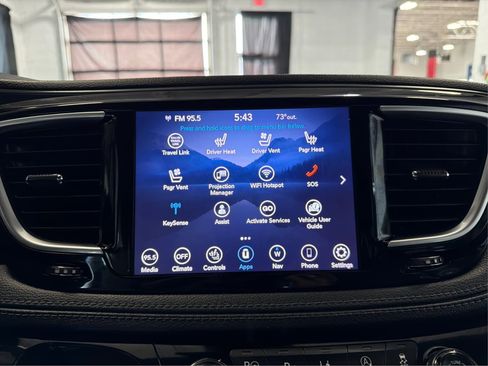 Used 2020 Chrysler Pacifica Limited w/ Advanced Safetytec Group FWD image 18