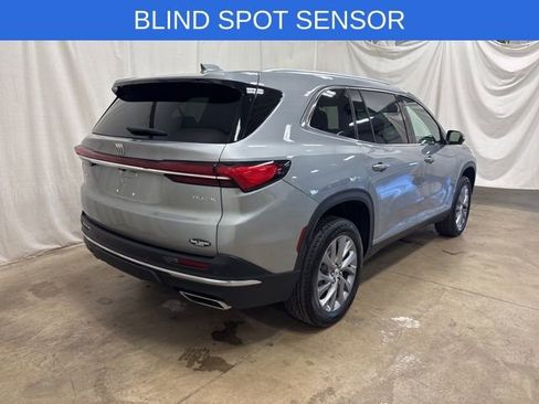 Used 2025 Buick Enclave Preferred image 4