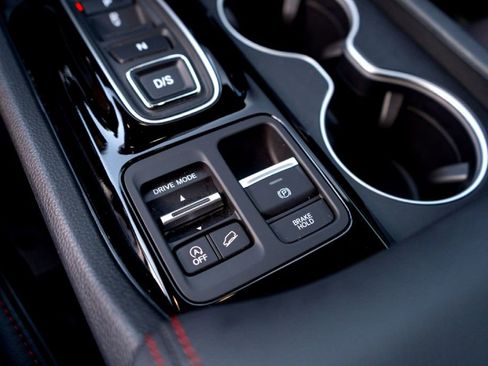 Used 2025 Honda Pilot Black Edition image 16