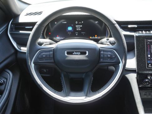 Used 2024 Jeep Grand Cherokee Altitude RWD image 14