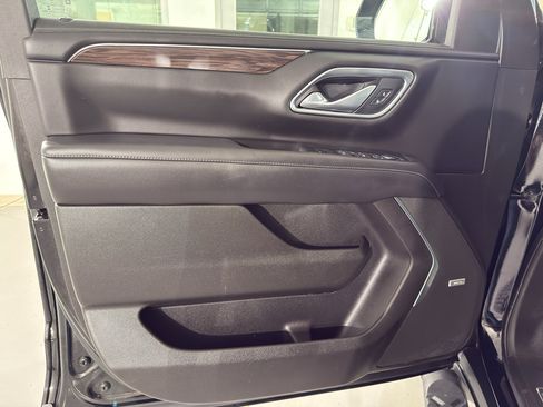 Used 2021 Chevrolet Tahoe Z71 w/ Z71 Signature Package image 17