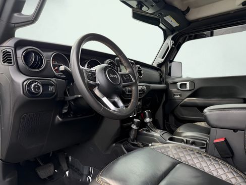 Used 2023 Jeep Gladiator Overland AWD/4WD image 18
