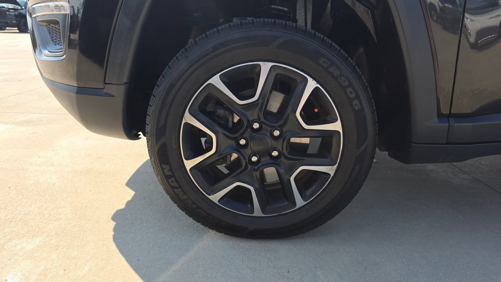 Used 2018 Jeep Compass Trailhawk w/ Cold Weather Group AWD/4WD image 10