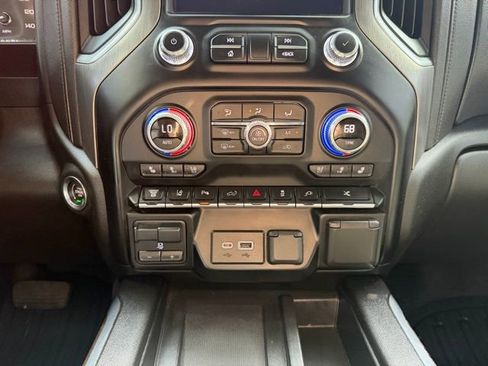 Used 2023 GMC Sierra 3500 Denali w/ Denali Ultimate Package AWD/4WD image 20
