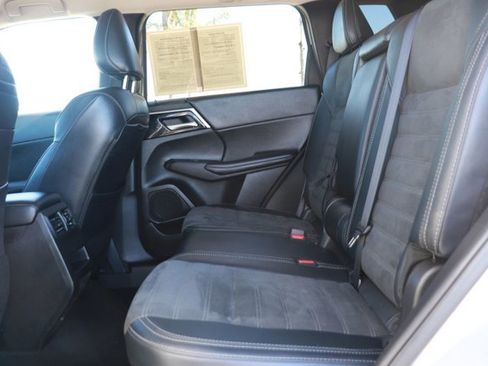 Used 2024 Mitsubishi Outlander SE image 14