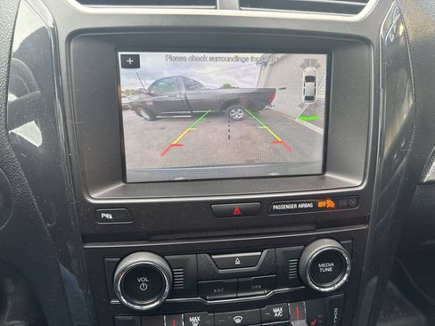 Used 2018 Ford Explorer XLT w/ Equipment Group 202A AWD/4WD image 14