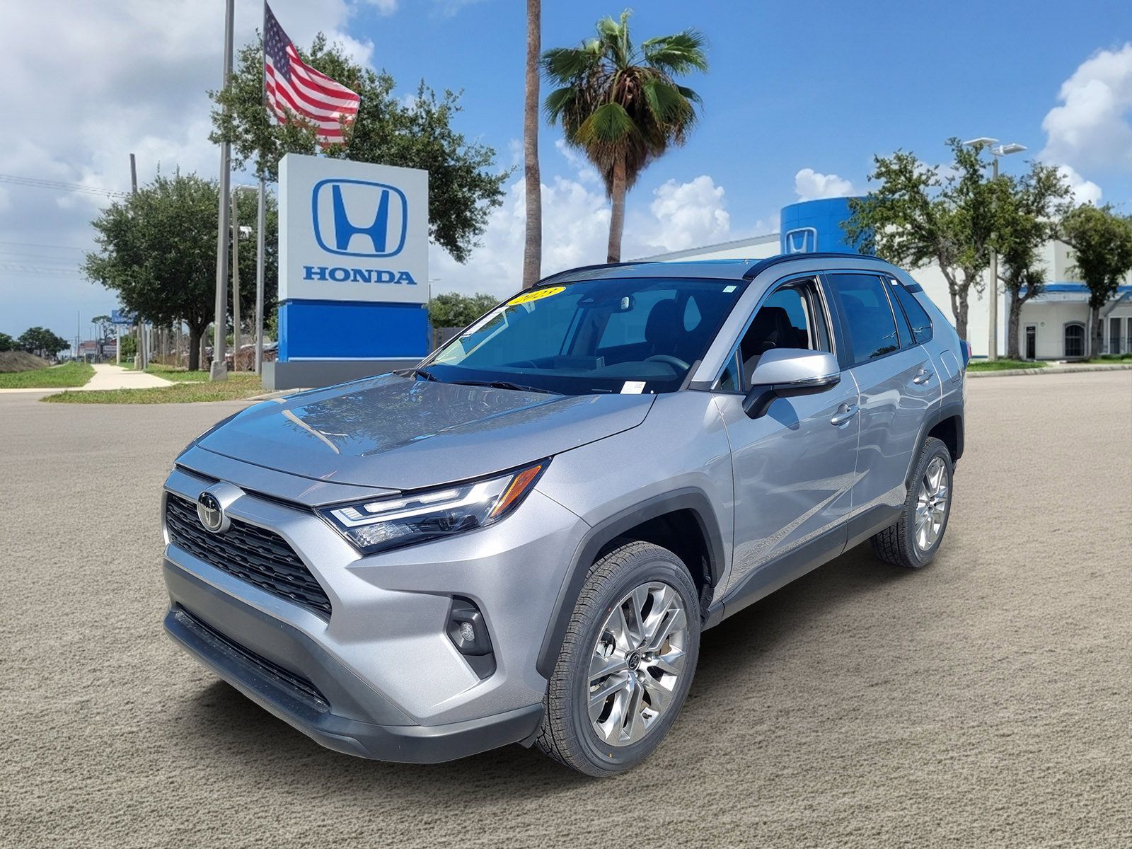 Used 2023 Toyota RAV4 XLE Premium FWD image 4