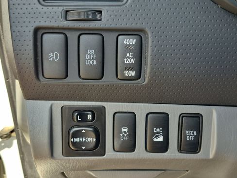 Used 2014 Toyota Tacoma 4x4 Double Cab w/ TRD Off-Road Package image 33
