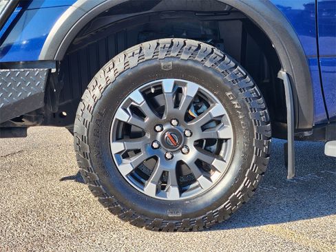 Used 2021 Nissan Titan PRO-4X w/ Pro-4x Convenience Package image 7