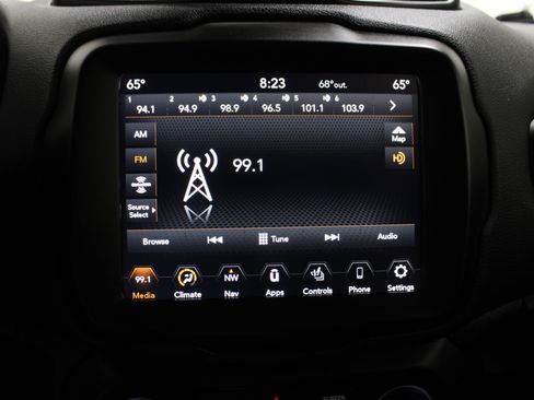 Used 2023 Jeep Renegade Latitude w/ Premium Group image 14