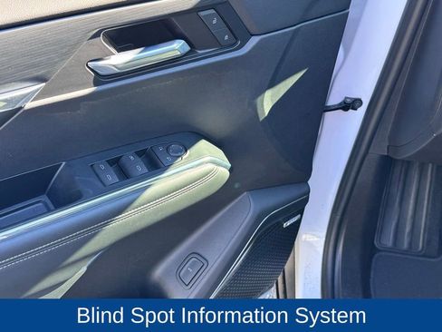 Used 2024 GMC Acadia Elevation image 9