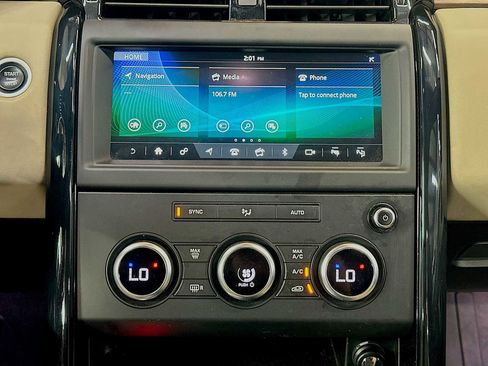 Used 2018 Land Rover Discovery SE image 12