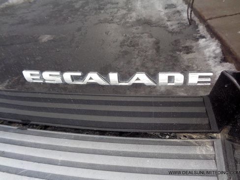 Used 2012 Cadillac Escalade Luxury image 5