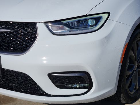 New 2026 Chrysler Pacifica Select image 6