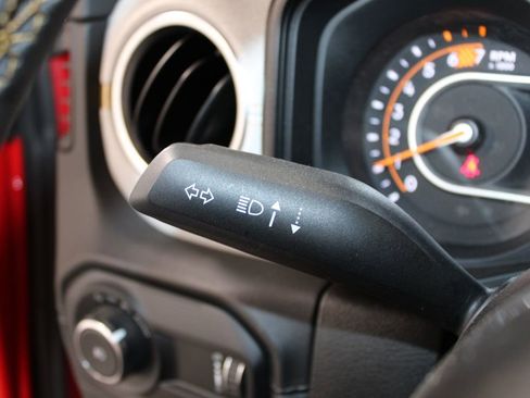 Used 2025 Jeep Wrangler Unlimited Sahara AWD/4WD image 21